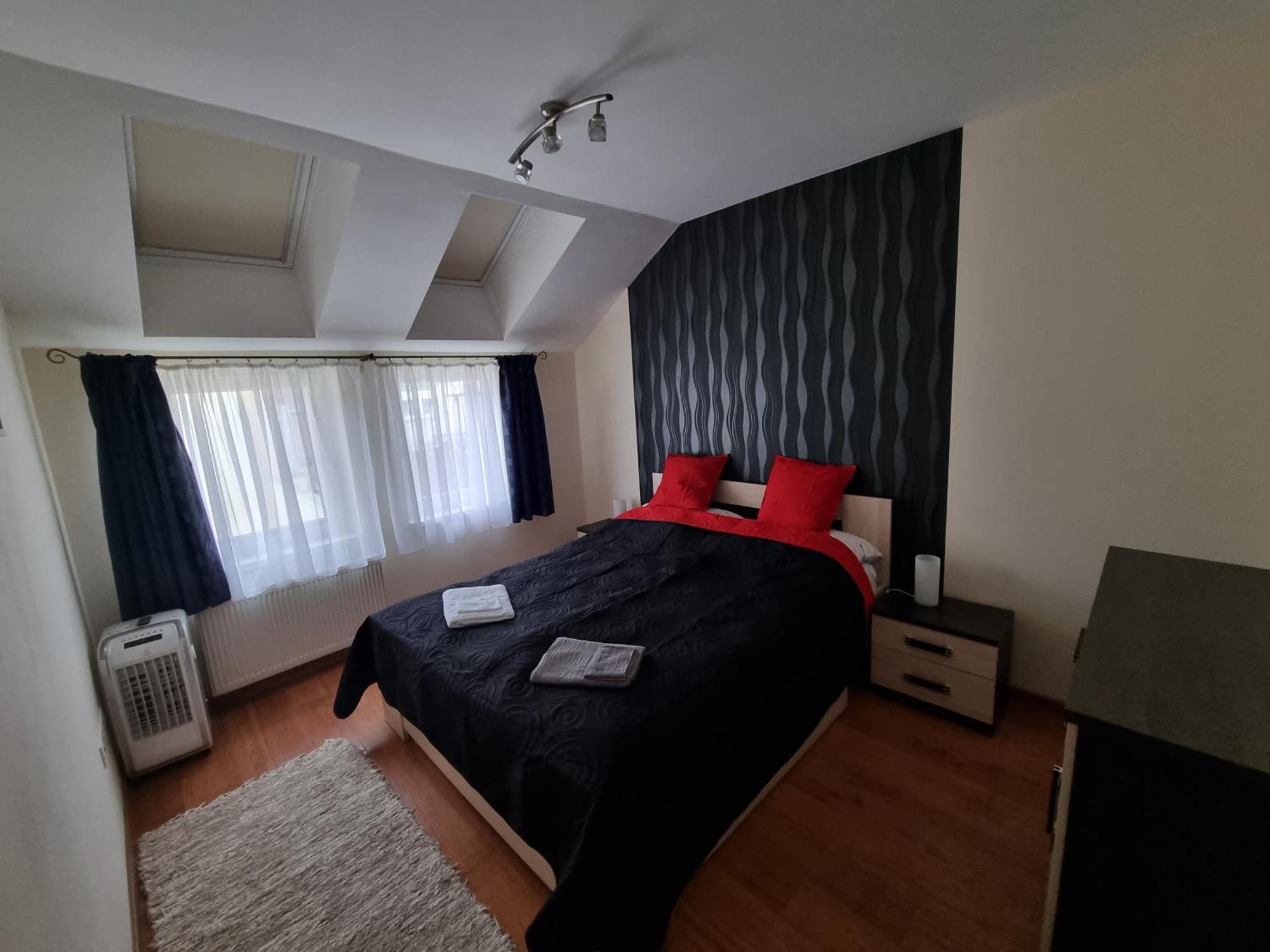 Merry&Car - Huge Balcony + Living Room + 2Br, Budapest